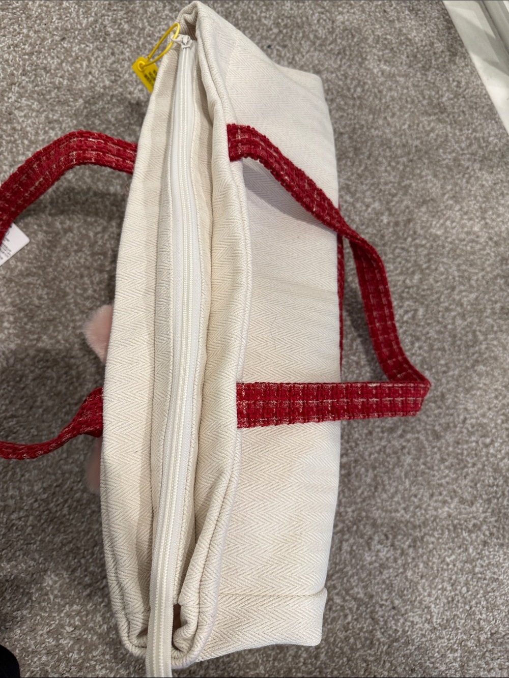 Special Edition Disney Red&White Duffy & Friends Tweed Shoulder Tote - Picture 7 of 8